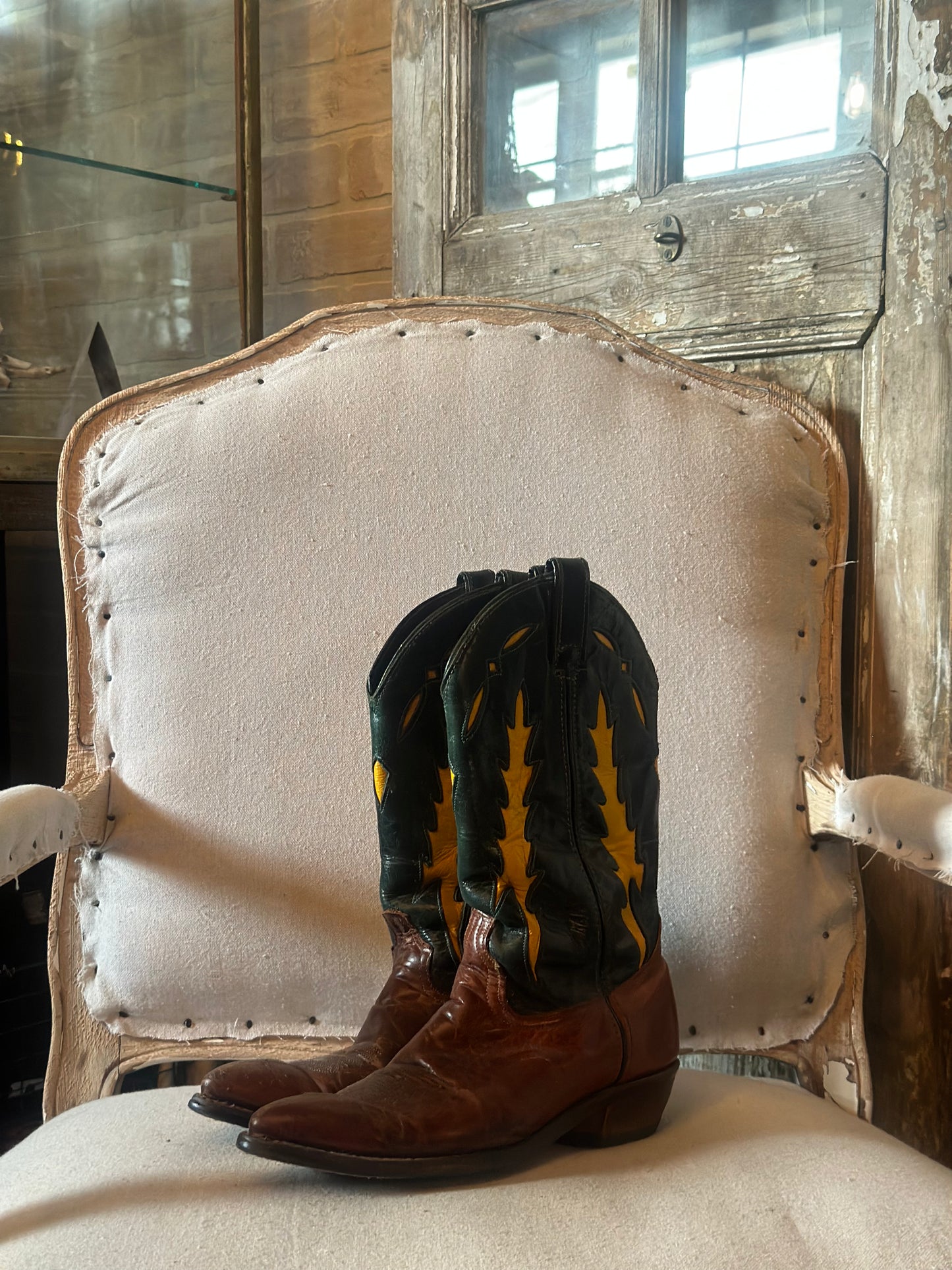 CODE WEST BROWN, GREEN, YELLOW W8