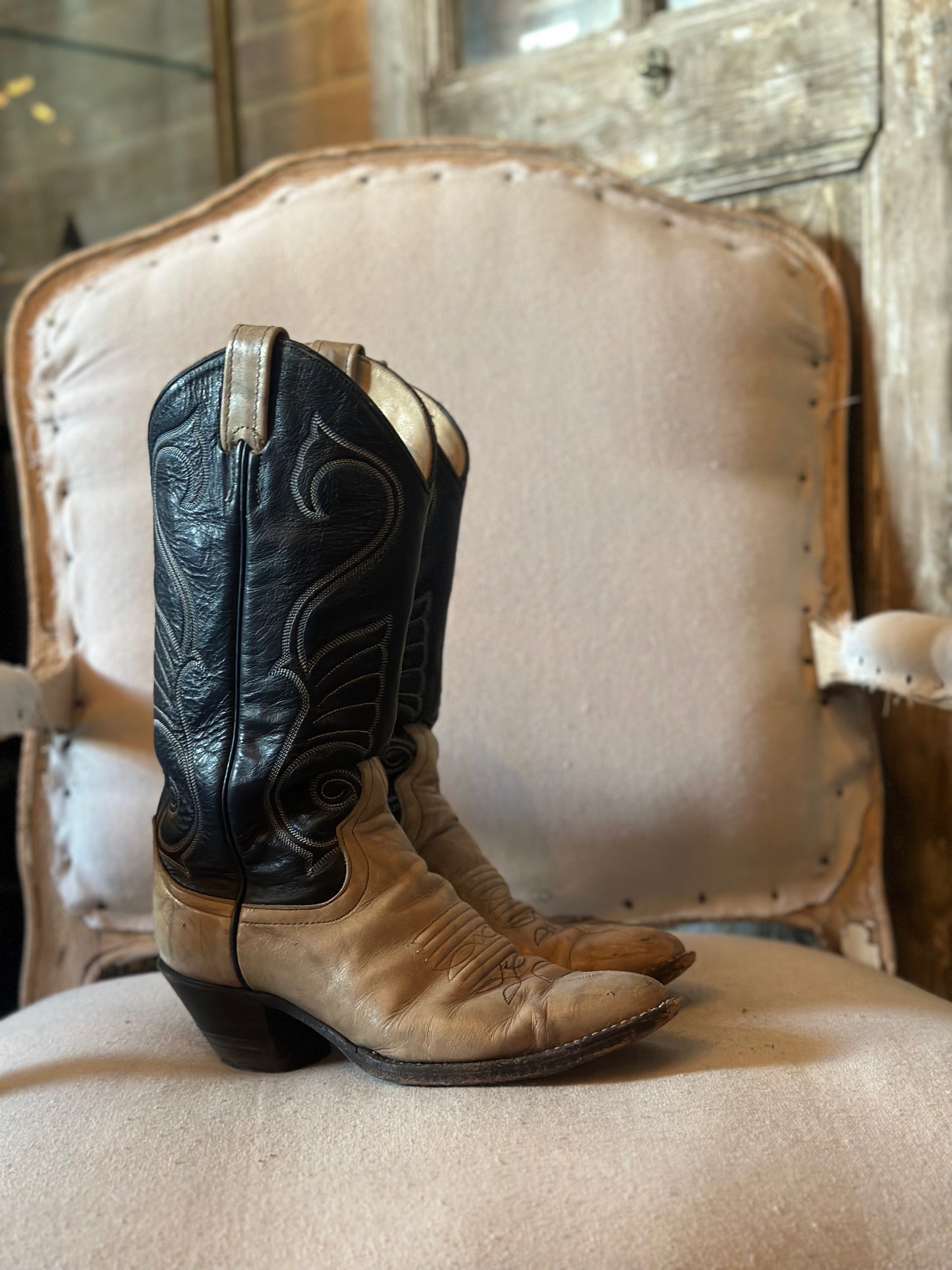 LARRY MAHAN TWO TONE BEIGE & BLUE W7