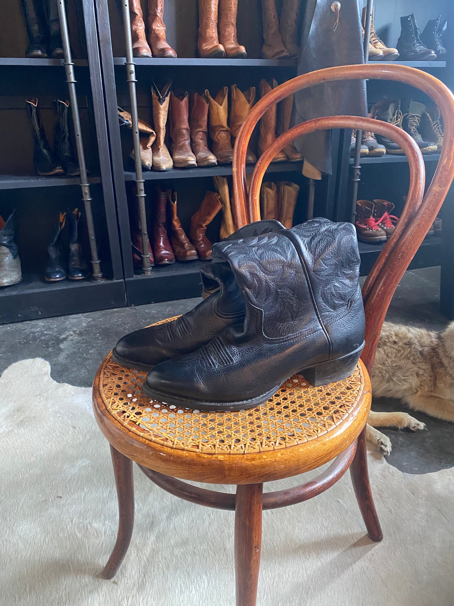 BLACK ARIAT COWBOY BOOTS