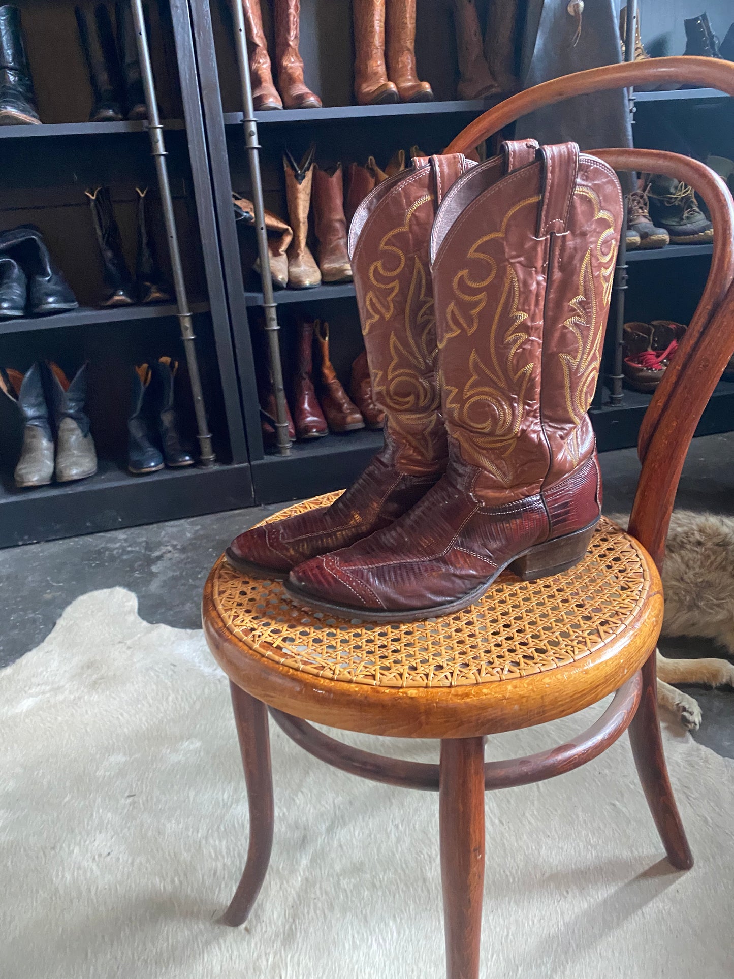 CHESTNUT BROWN JUSTIN COWBOY BOOTS IN LIZARD