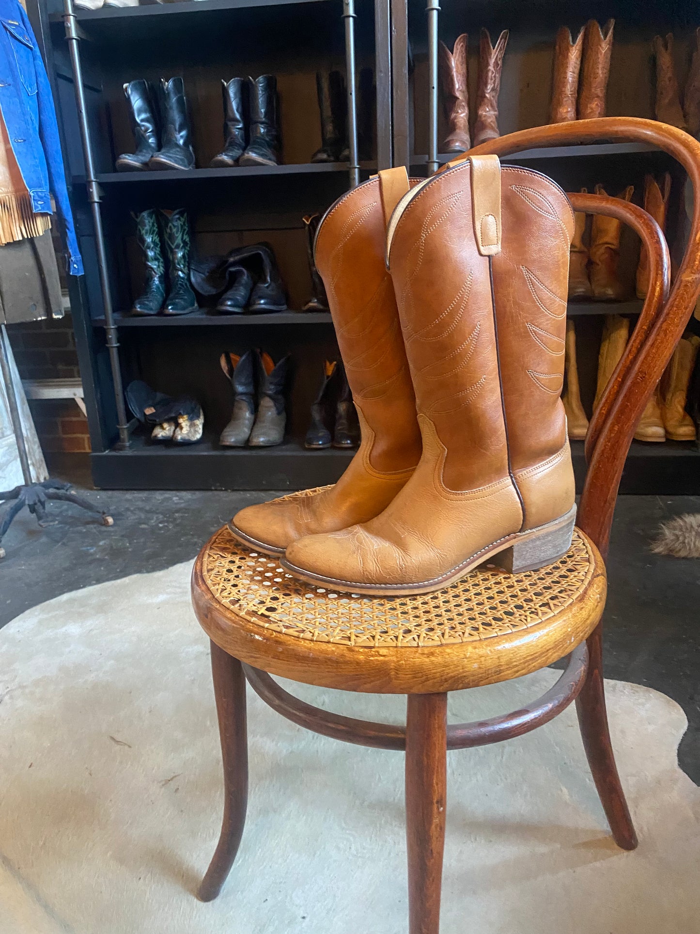 LIGHT BROWN NN COWBOYS BOOTS