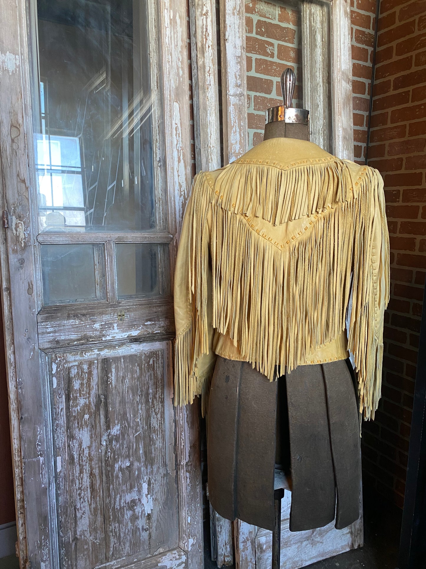 TAN FRINGED CROPPED LEATHER JACKET