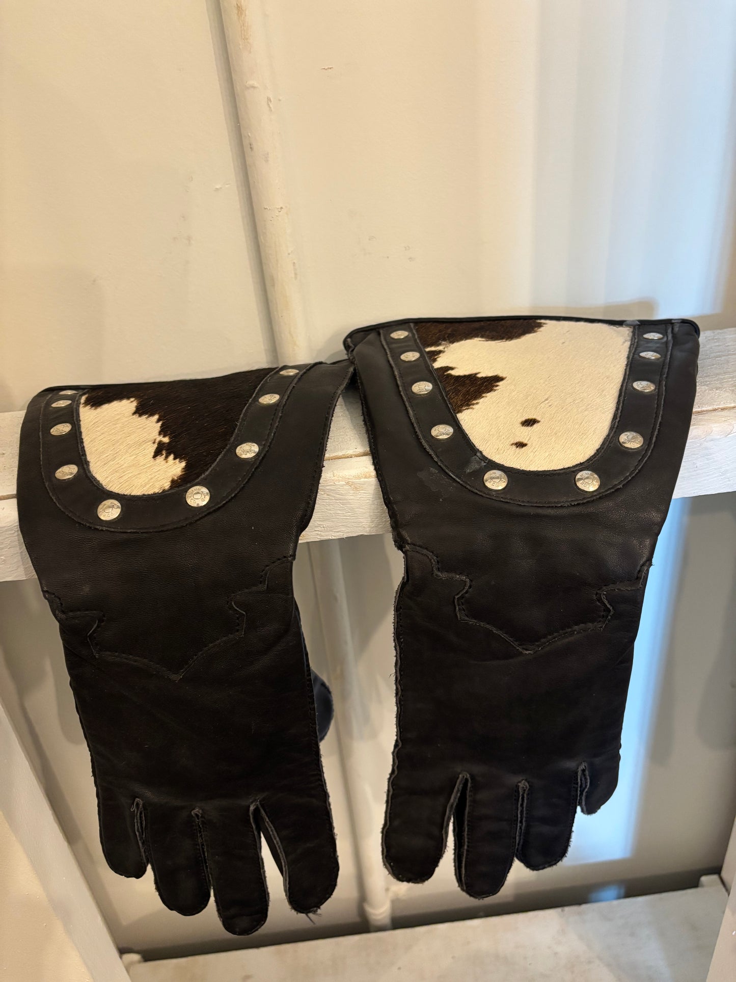 Leather Gloves with Cowhide