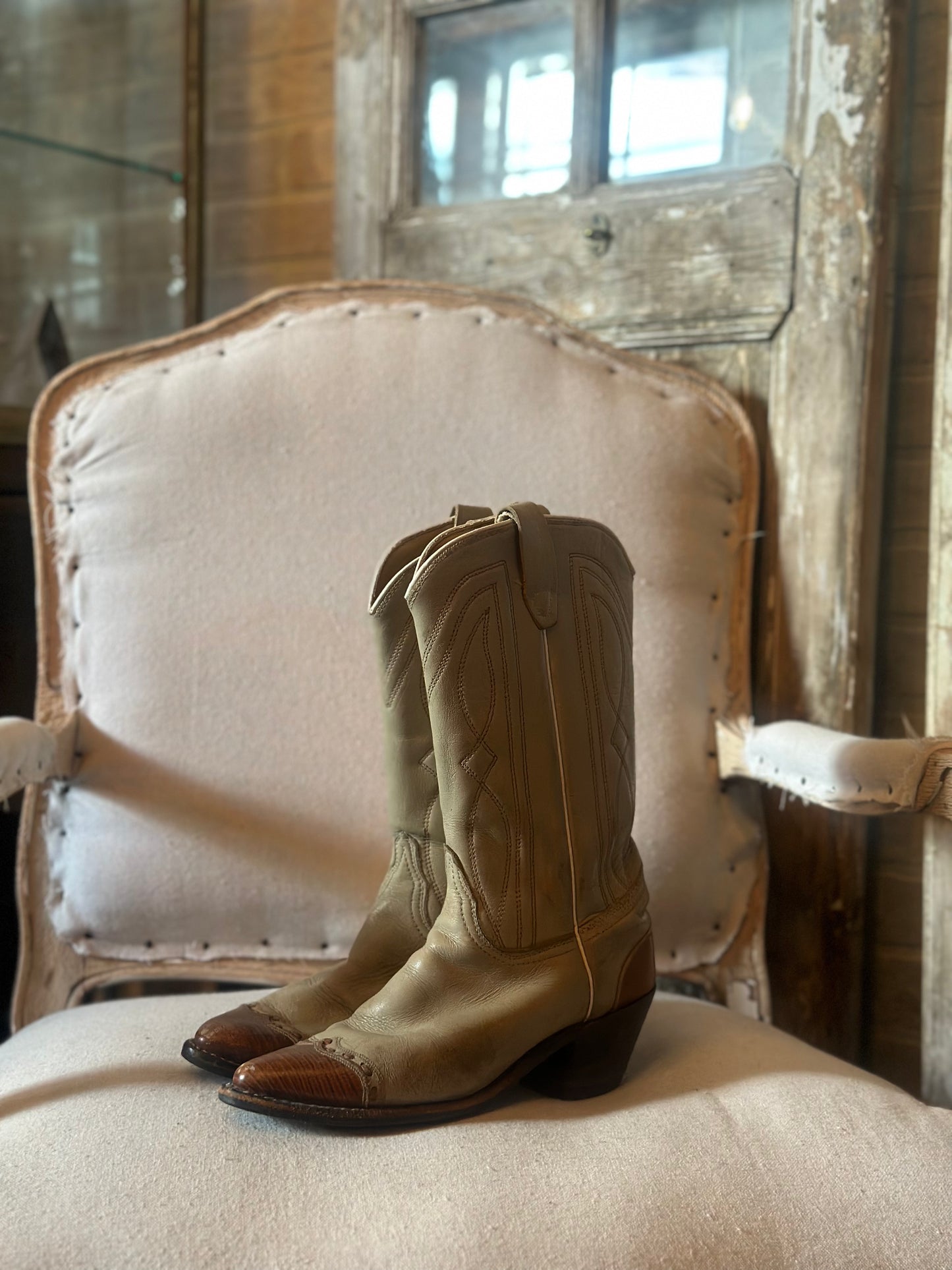 VINTAGE BEIGE WITH BROWN TOE & HEEL W6.5